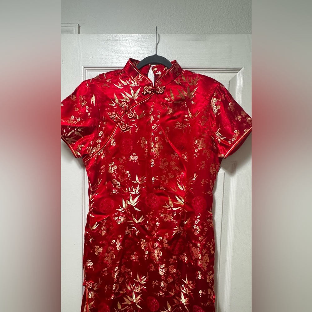 Women's Elegant Red Oriental Floral Dress - Picture 7 of 10